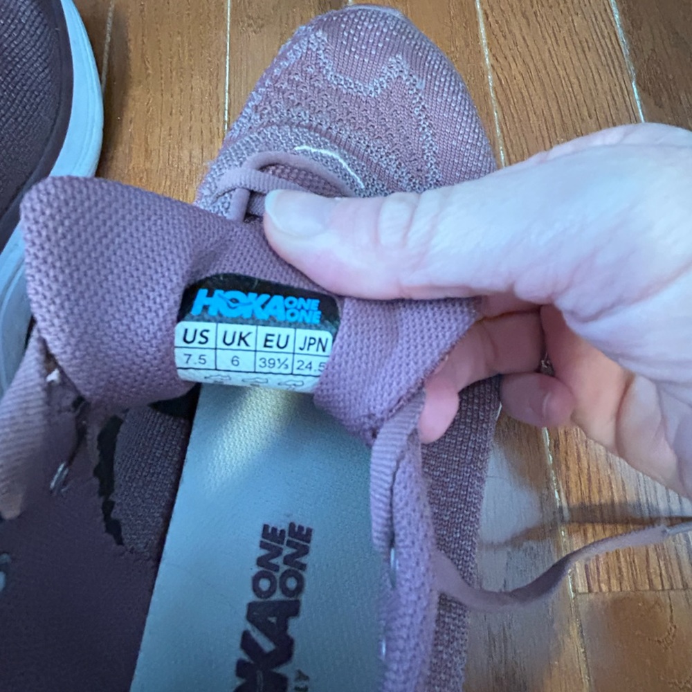 hoka one tennis shoes